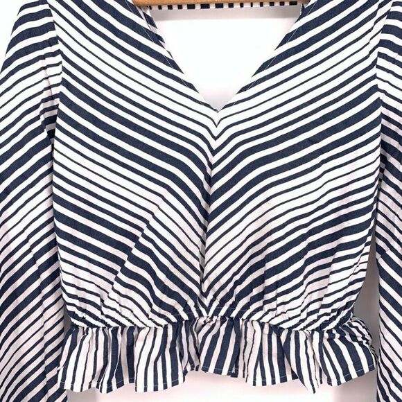 Express XS Deep V Neck Ruffle Hem Cropped Blouse - Picture 2 of 7